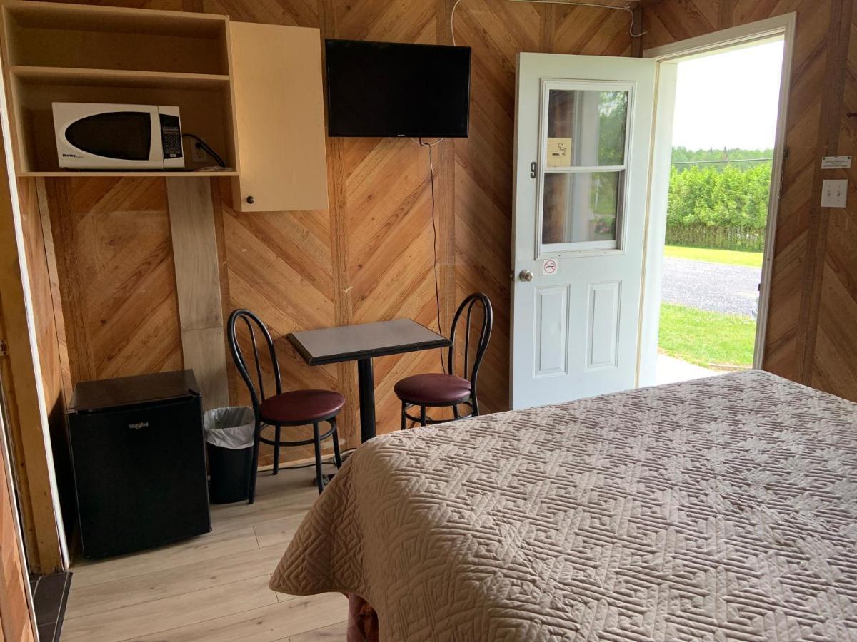 Motel & Chalets --Shefford-Waterloo- Habitation Forest Exterior photo