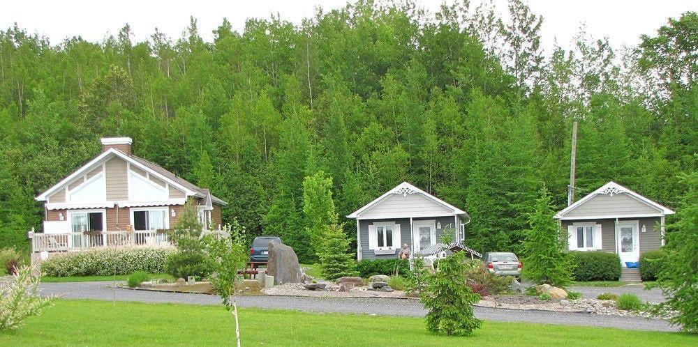 Motel & Chalets --Shefford-Waterloo- Habitation Forest Exterior photo