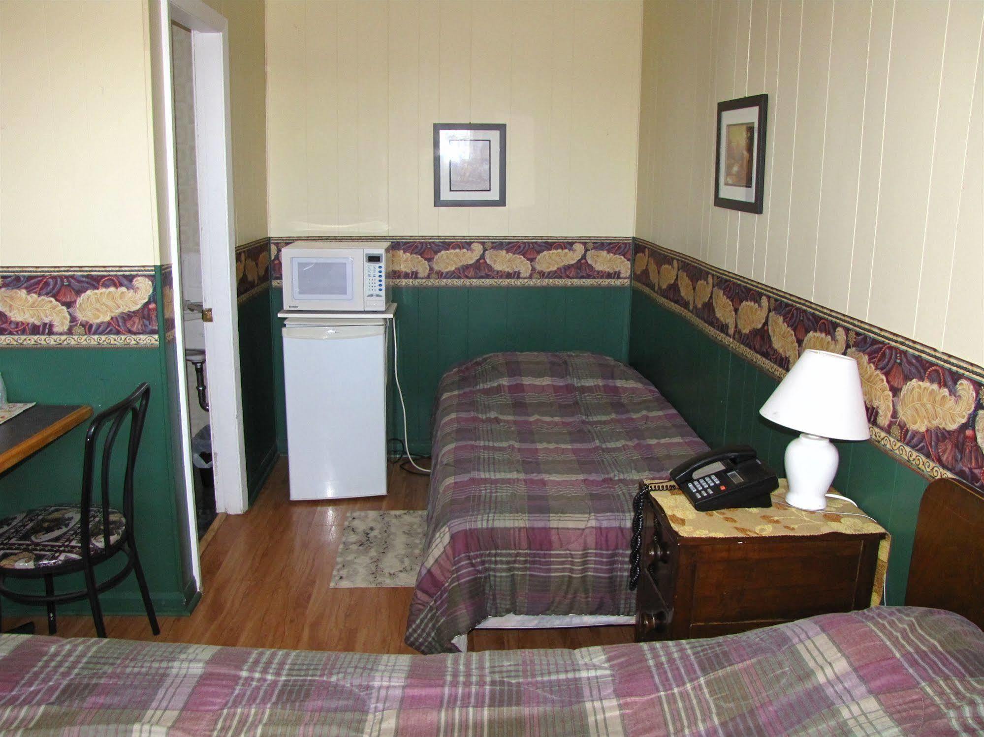 Motel & Chalets --Shefford-Waterloo- Habitation Forest Exterior photo